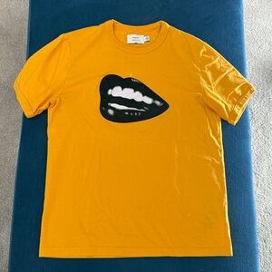 Coach Mustard Yellow black lips T-Shirt like new size M